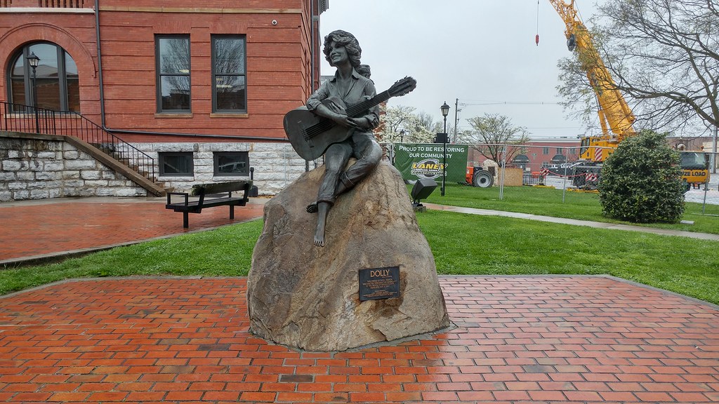 Dolly Parton, Sevier County Courthouse, Sevierville, TN