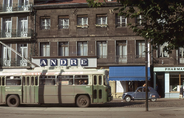 42 Firminy Place du Breuil...un  trolleybus VBBh ligne 1 de Bellevue Firminy, 1970s