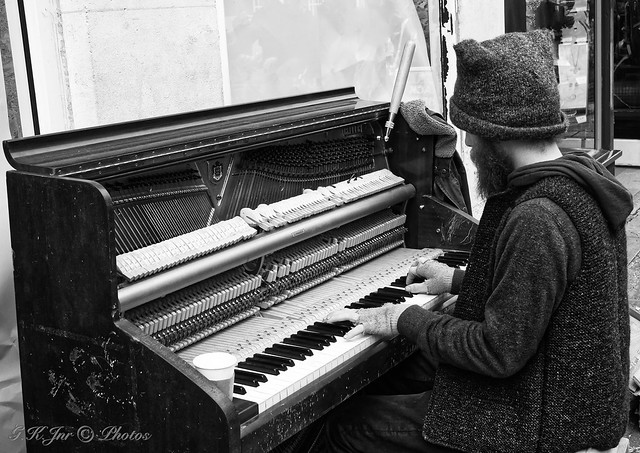 Street Pianist-03609