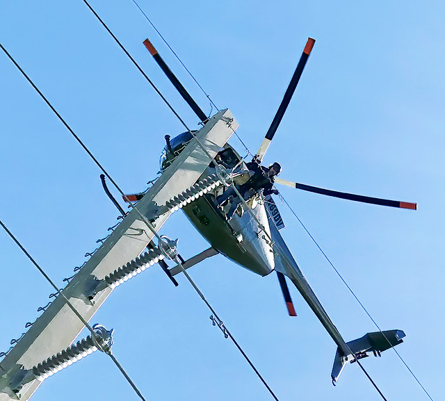 Helicopter lineman