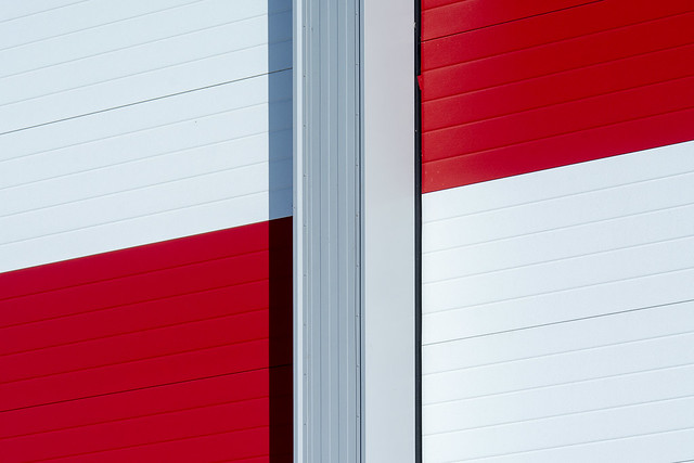 Facade with red and white