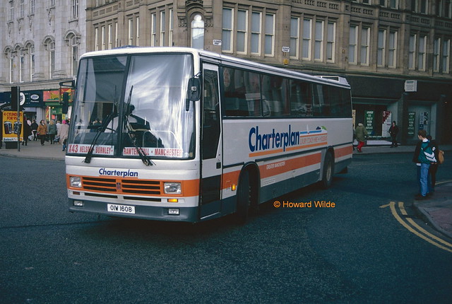 G M Buses South (Charterplan) 8 (OIW 1608 ex C308 ENA)