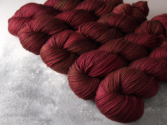 Favourite Sock – hand-dyed superwash merino 4 ply/fingering yarn 100g – ‘Red Onion”