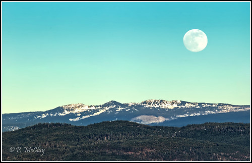 fullmoon moonrise blue sky outdoor outside nature snowcappedmountains mountain roxyann prescottpark light daylight canon eos slr 6d 300mm landscape beautiful