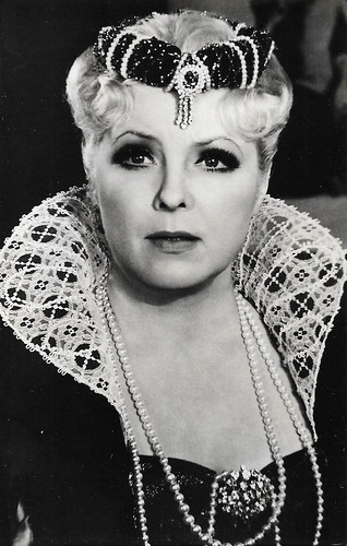 Vija Artmane as Julia in Teatris (Janis Streics, 1978)