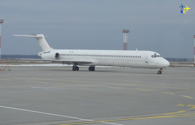 UR-CSA MD-82