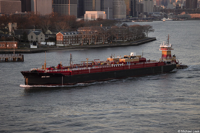 The pusher tug Reinhauen Twins, with barge RTC 104; New York City, New York, USA.