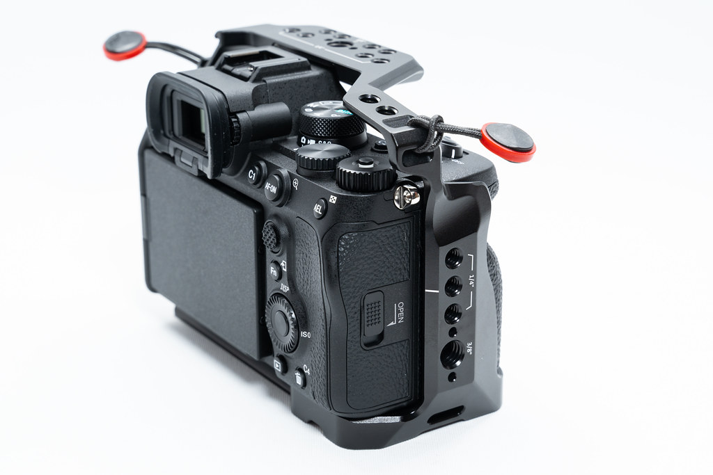 Sony α7IV用SmallRigフルケージ3667を購入したら最高でした|おちゃカメラ。