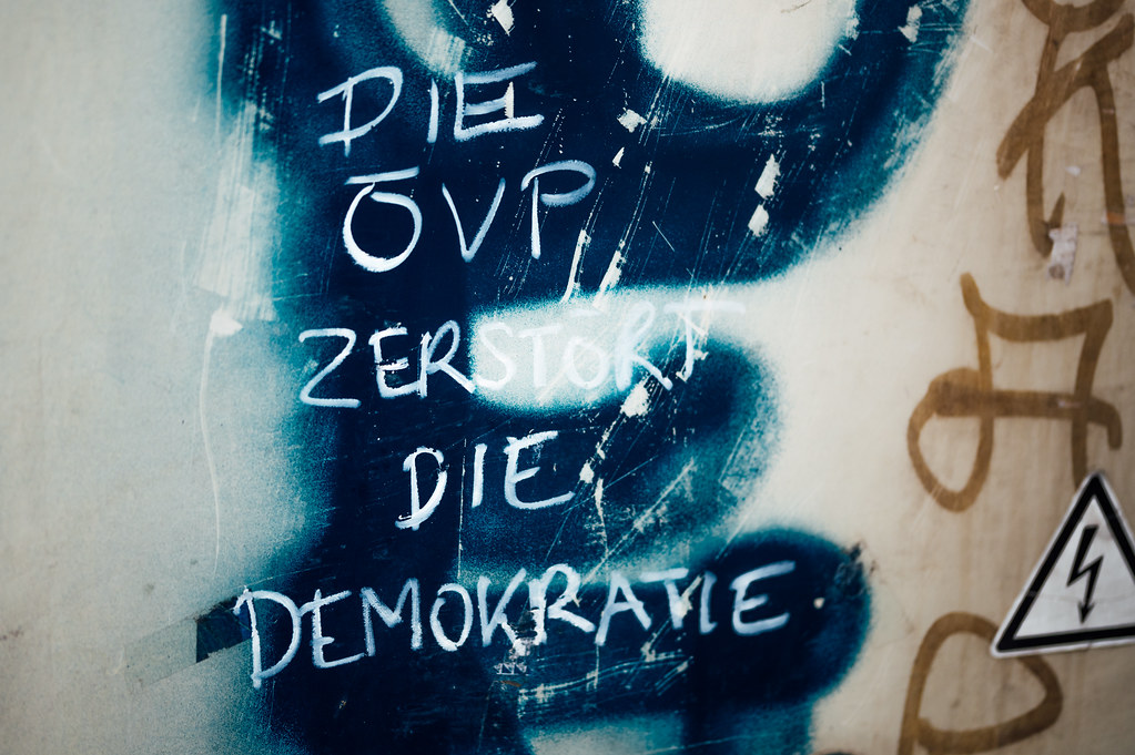 Text auf einer Wand gesehen bei Demo gegen Impfpflicht 