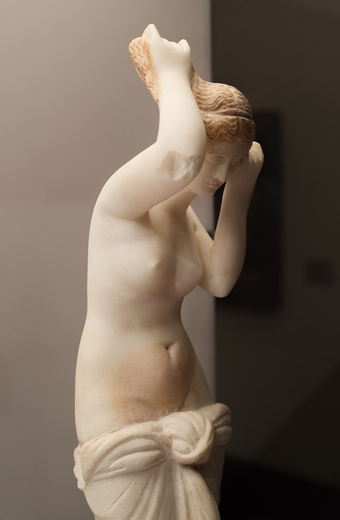 Roman marble statuette of Venus from Pompeii, 2