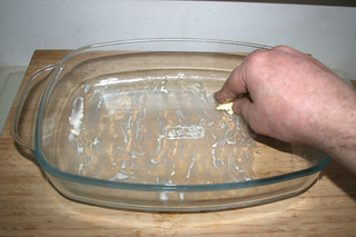 23 - Grease casserole / Auflaufform ausfetten