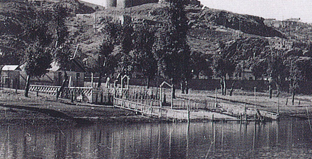 Embarcadero del Club Náutico de Toledo. Detalle de una Vista del Tajo con las instalaciones del Club en la playa de Safont hacia 1932