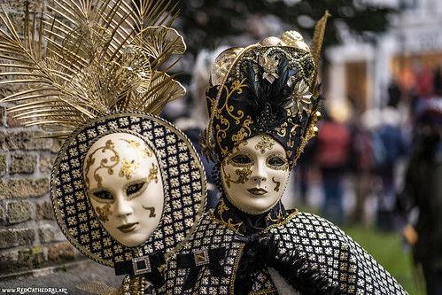 The 2 faces of Venetian carnevale
