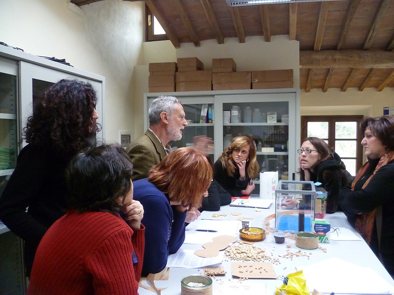 Paolo Guidoni con un gruppo di docenti a Buti (Pi) per l'avvio del Laboratori Didattici Territoriali