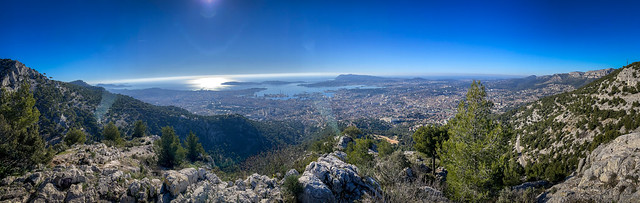 Panoramic view from Toulon on the Navi army