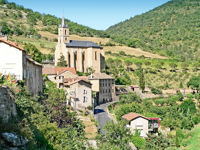 France, la nouvelle église dans le village de Peyre