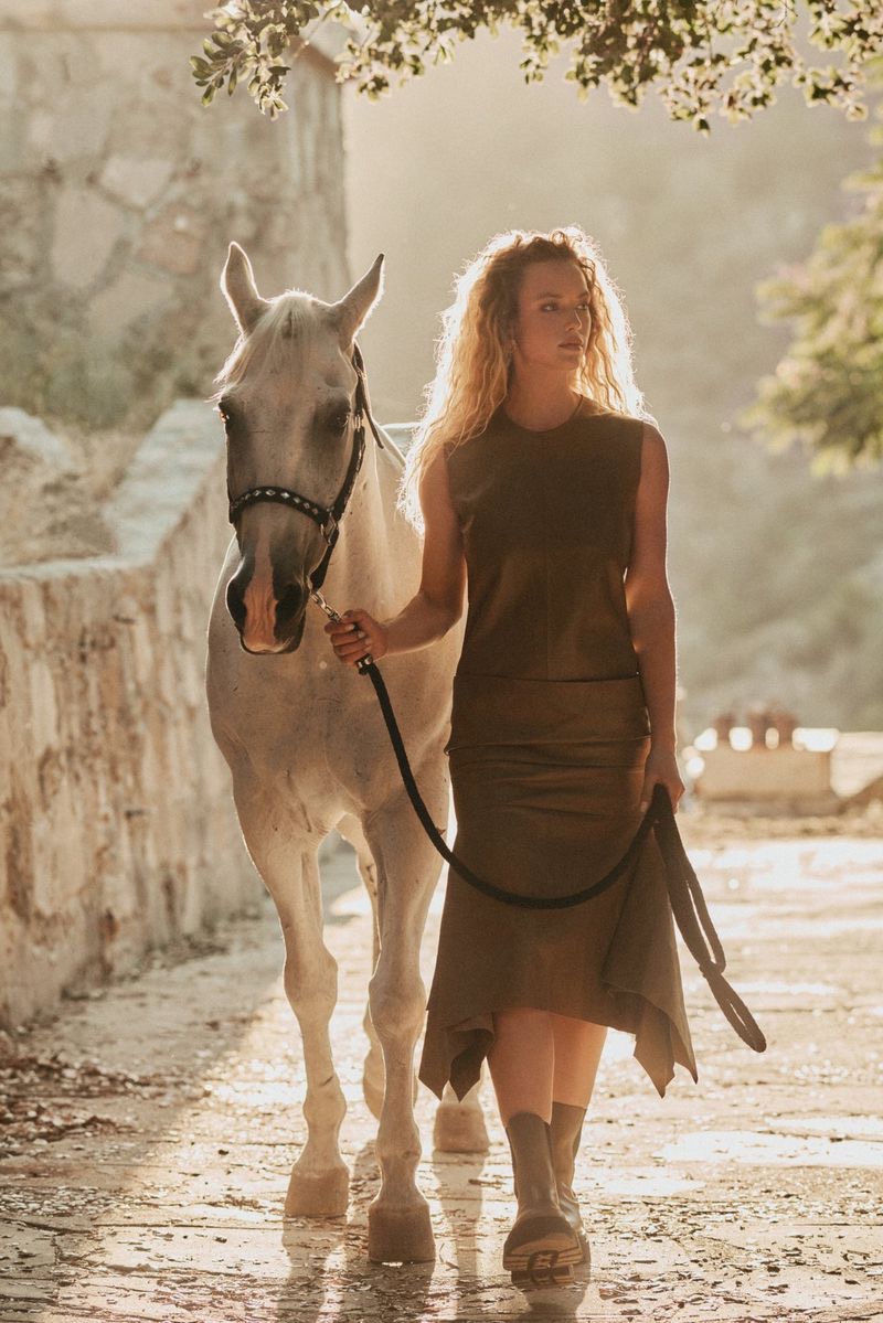 Hannah-Ferguson-Harpers-Bazaar-Greece-Cover-Photoshoot12