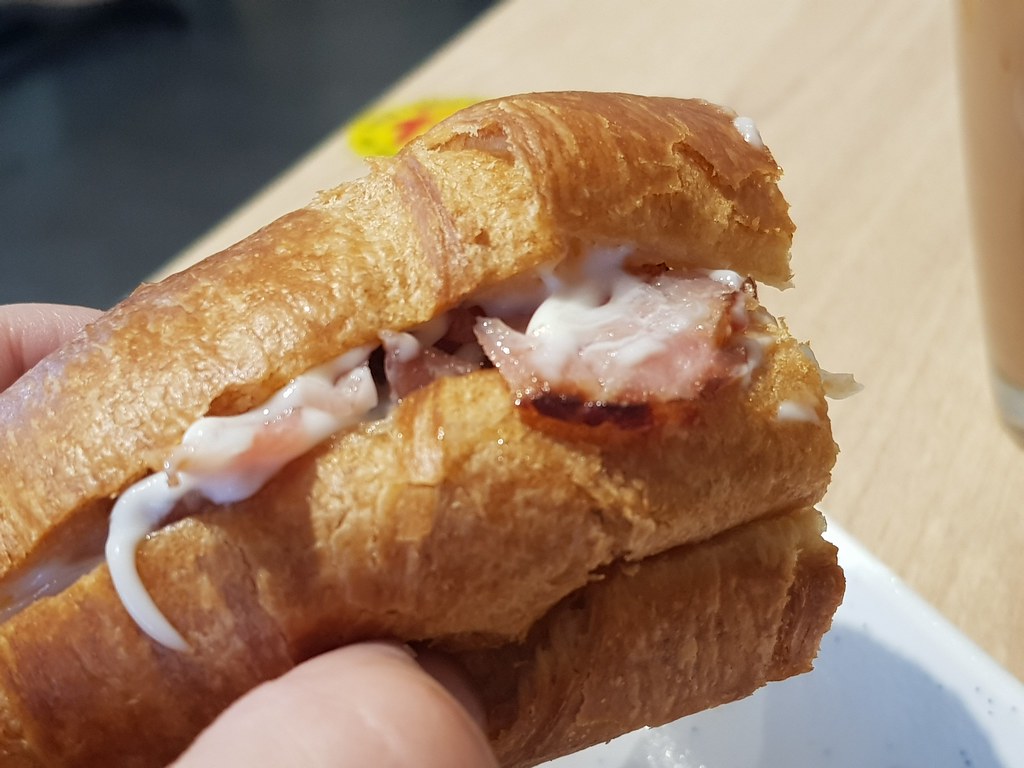 Croissant Bacon w/Sauteed Onion $8.90 & Teh Tarik besar rm$3 @ 大家美食中心 Big Family Restaurant SS15