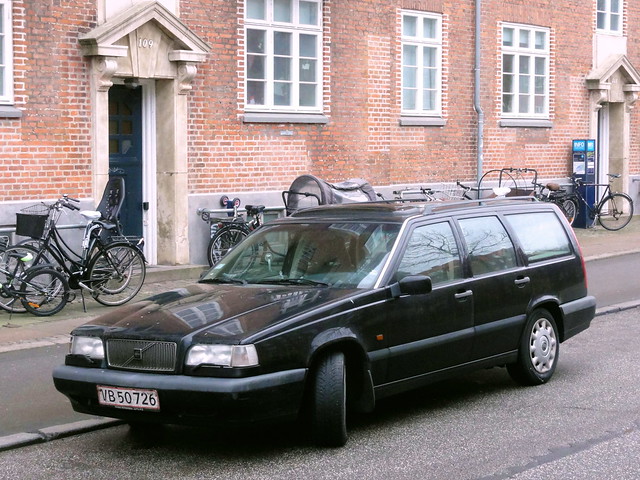 1994 VOLVO 850 GLE VB50726 and later V70 is one of the most popular old cars to have for Danish folks on a tight budget
