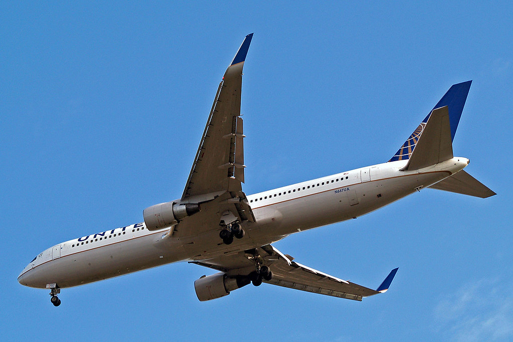 N667UA Boeing 767-322ER [29239] (United Airlines) Home~G 2… | Flickr
