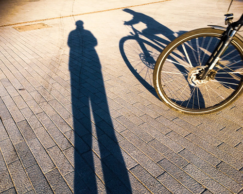 Selfie with bike and shadow @ Brussels ¬ 5133