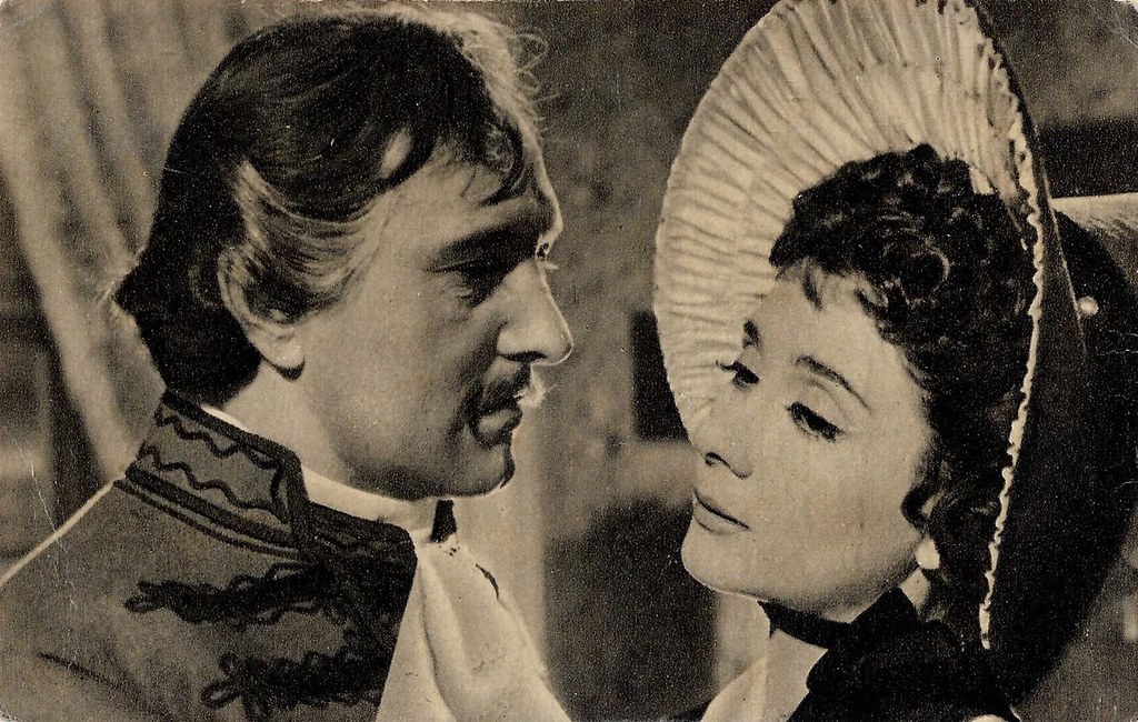 Éva Ruttkay and Ferenc Bessenyei in Kioltott lángok (1956)