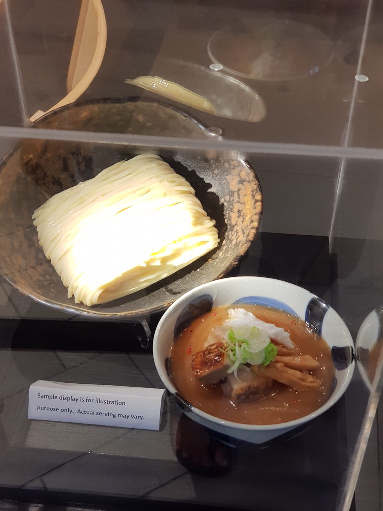 黑蒜豬肉拉麵 Black Garlic Hakata Ramen rm$20 @ 三ツ矢堂製麺 Matsuyado Ramen KL Lot 10