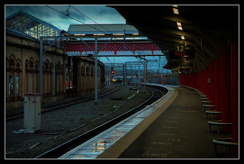 winter dusk crewe 2022 class390 pendolino avanti avantiwestcoast train victorian victoriana infrastructure station railway cheshire lateafternoon 390153 wcml westcoastmainline bluehour 1f18 ohle catenary