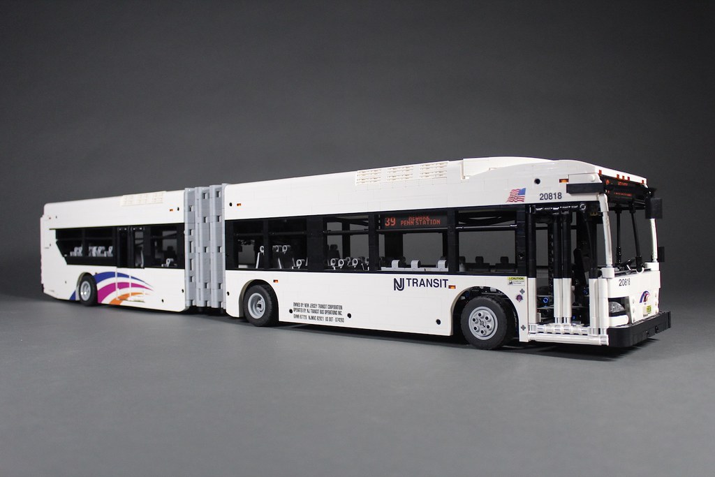 LEGO Motorized New Flyer XD60 Articulated Bus - 1
