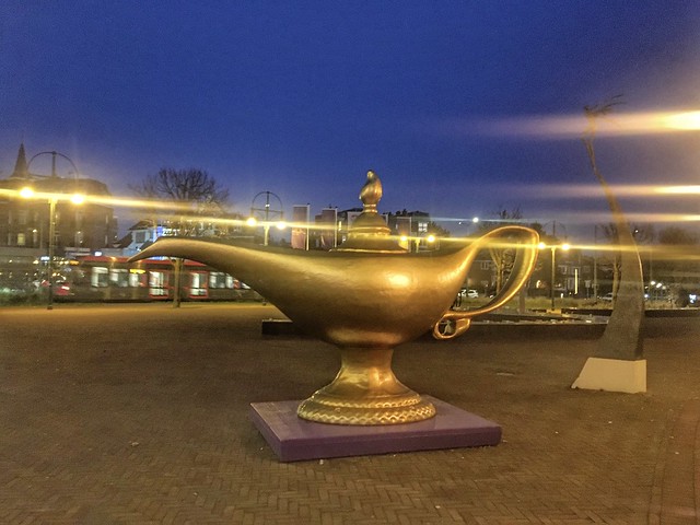 Aladdin's magic lamp miraculously plays with light in The Hague