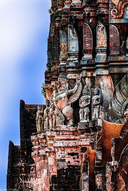 Detailed view of a part of the main prang of the Wat Ratchaburana in Ayutthaya, Thailand.  215-Edit-2