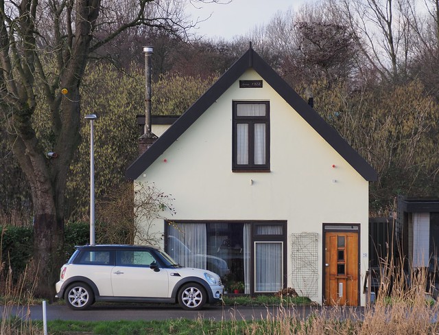 Small house with matching Mini on the Rotte river