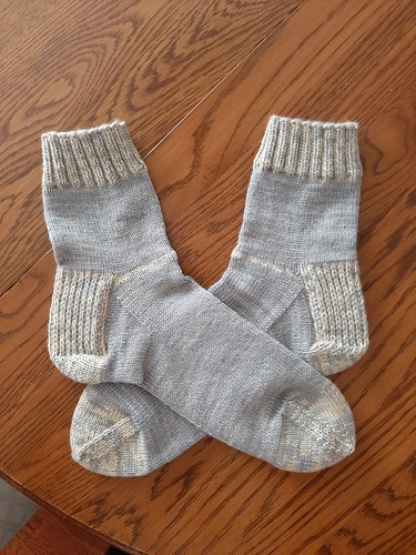 Here are the socks Beverley knit for her brother-in-law’s 70th birthday using ZYG Serenity 20 in Silver Moon and French Vanilla.