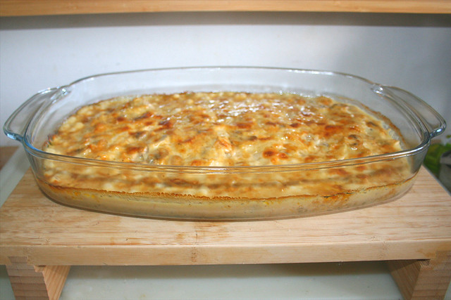 26 - Baked onion escalopes - Finished baking - Side view / Gebackene Zwiebelschnitzel - Fertig gebacken - Seitenansicht
