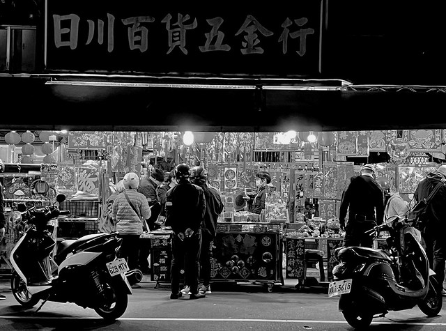 Taipei City 林口街-過年(B&W)