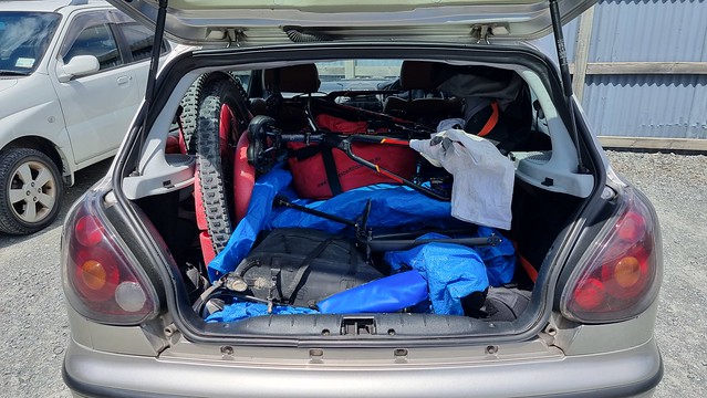 Two bikes (gravel & mtb) and gear in a Fiat Bravo 155HGT