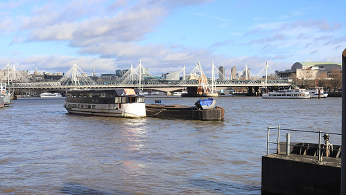 A walk beside the Thames