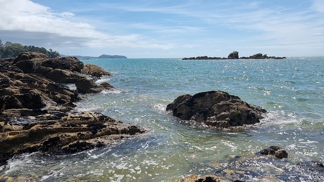 Little Kaiteriteri Beach rocks