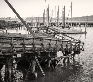 Thumbnail image for album (Falling-down pier at Horseshoe Bay)