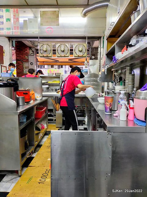 (三重美食)「豐原廟東清水排骨麵」三重正義南路店(Pork Rib noodle store), Taipei, Taiwan, SJKen, Jan 29, 2022.