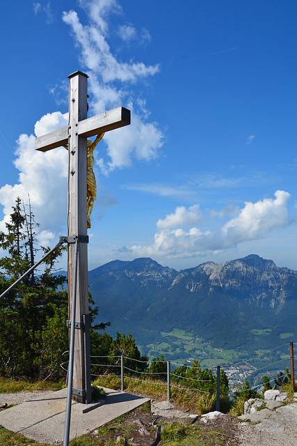Bad Reichenhall - Predigtstuhl, der Hausberg des Alpenortes (27) - Gipfelkreuz von hinten