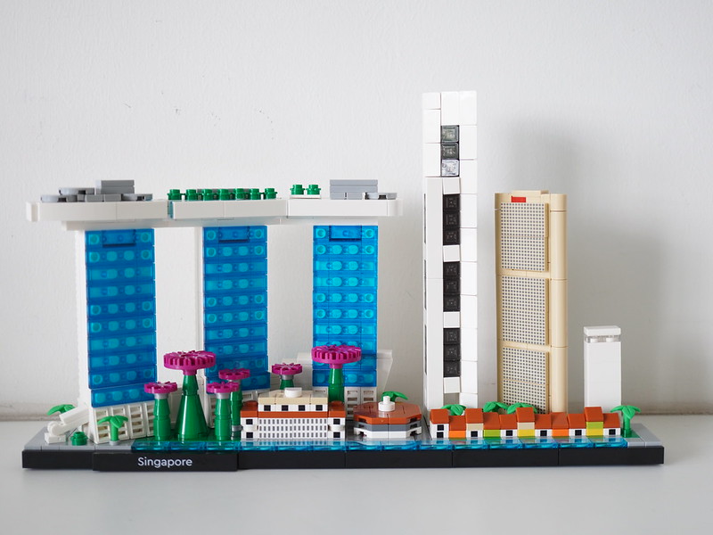 LEGO Architecture Singapore 21057 - Front