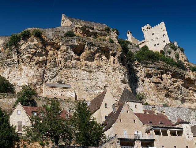Château de Beynac en contre-plongée