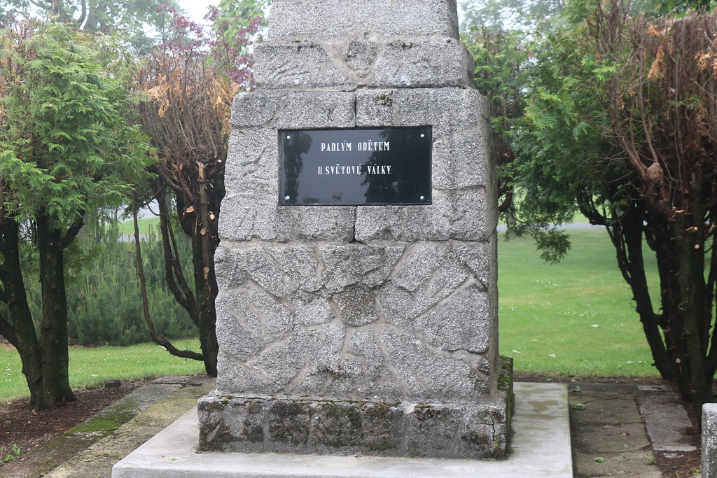 pomník obětem 2. světové války v Hoře Svatého Šebestiána