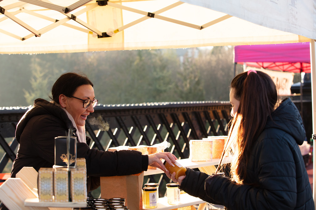 People eating at an outdoor food market table