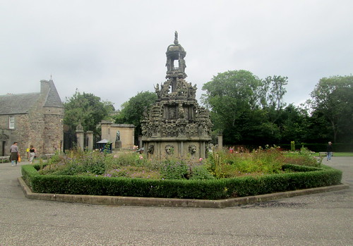 Fountain, Holyrood Palace Outer Courtyard