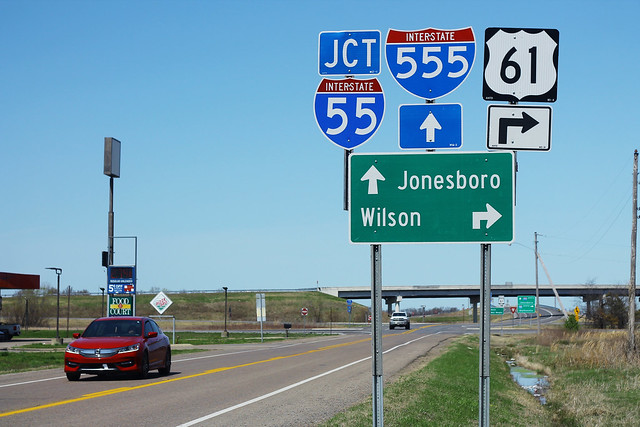 AR77 North at US61 with Jct I-55 and I-555 Signs