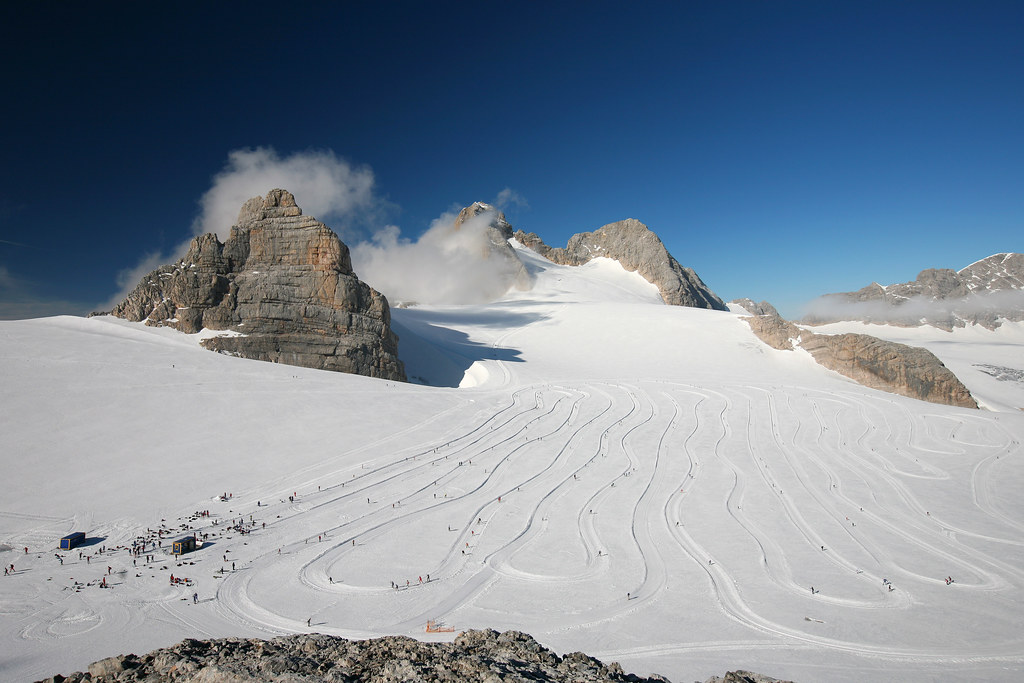 Běžecké lyžování na ledovci Dachstein.