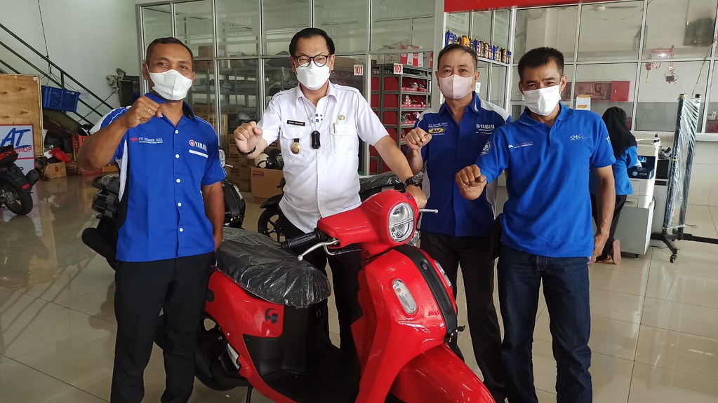 Wakil Bupati Belitung, Isyak Meirobie, Terpikat Dengan Motor Fazzio Hybrid-Connected