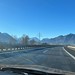 Příjezd k Ötztalskému údolí už z dálky naznačuje, že sněhu bude málo